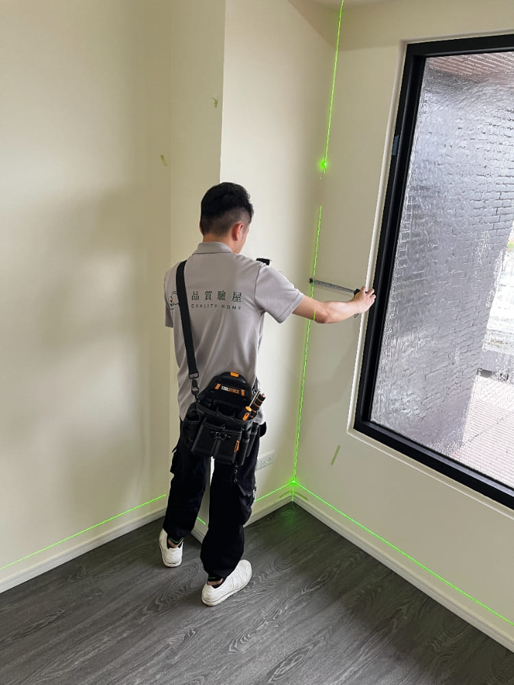 雷射水平儀地壁垂直檢測